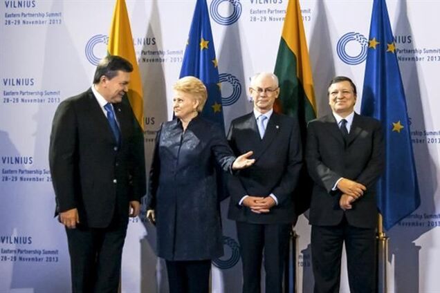 Янукович об ассоциации: что это за сделка, когда нас берут и 'наклоняют'?