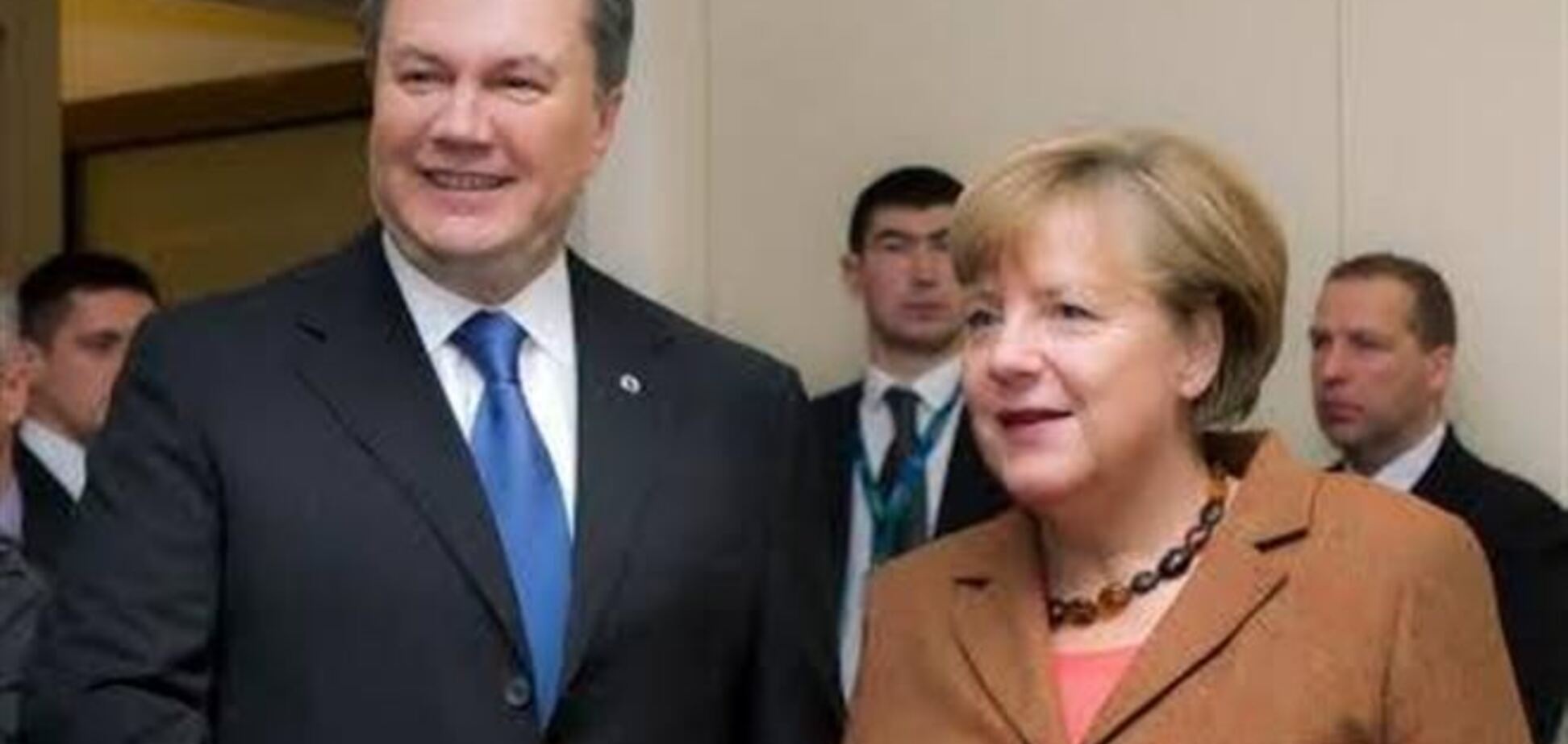 Меркель предостерегла Януковича от применения силы против митингующих