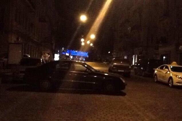 Руслана поставила свою машину перед баррикадами на Майдане. Фото