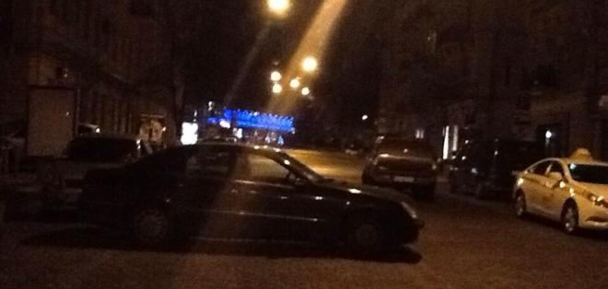 Руслана поставила свою машину перед барикадами на Майдані. Фото
