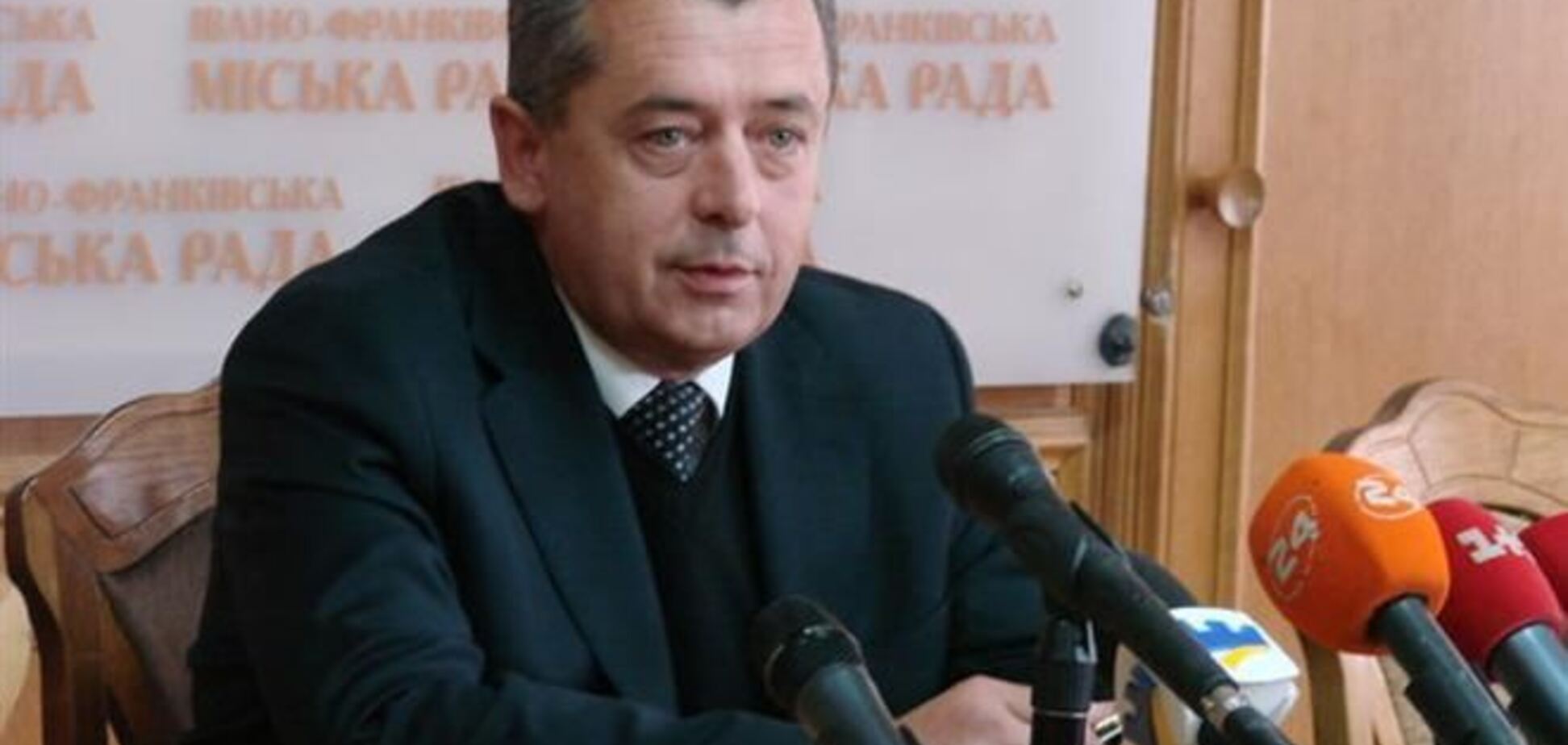 Мер Івано-Франківська з заступниками пішли у відпустку за свій рахунок заради мітингу