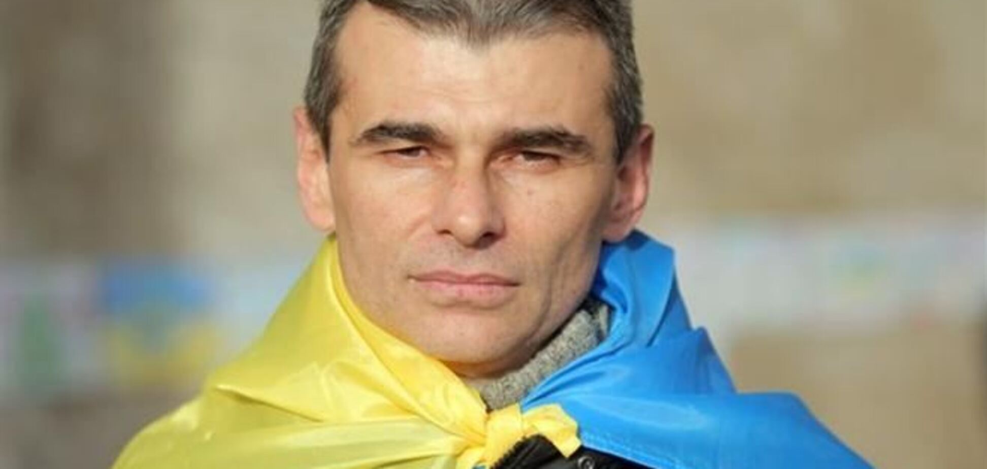 Одинокий протест. Луганчанин всю ночь простоял в поддержку Евромайдана