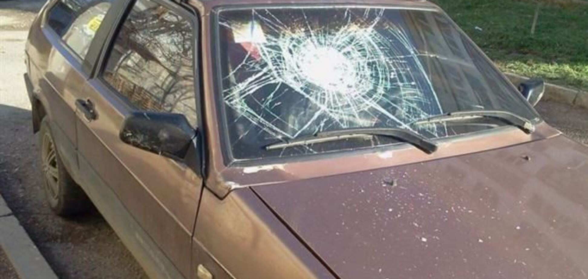 В Севастополе пьяный мужчина разбил гитарой десяток авто