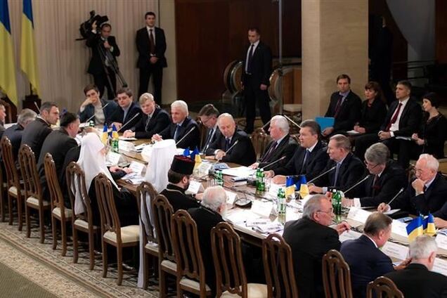 Янукович і опозиція зустрінуться за круглим столом в 15:00