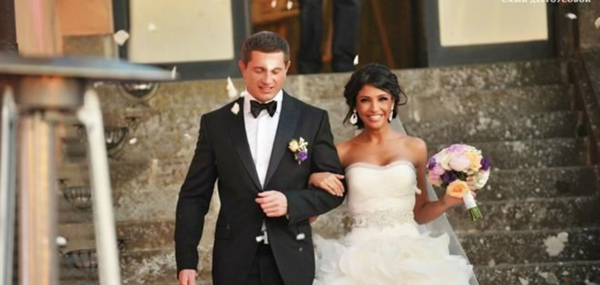 Димопулос продает свое свадебное платье за 90 тыс.грн