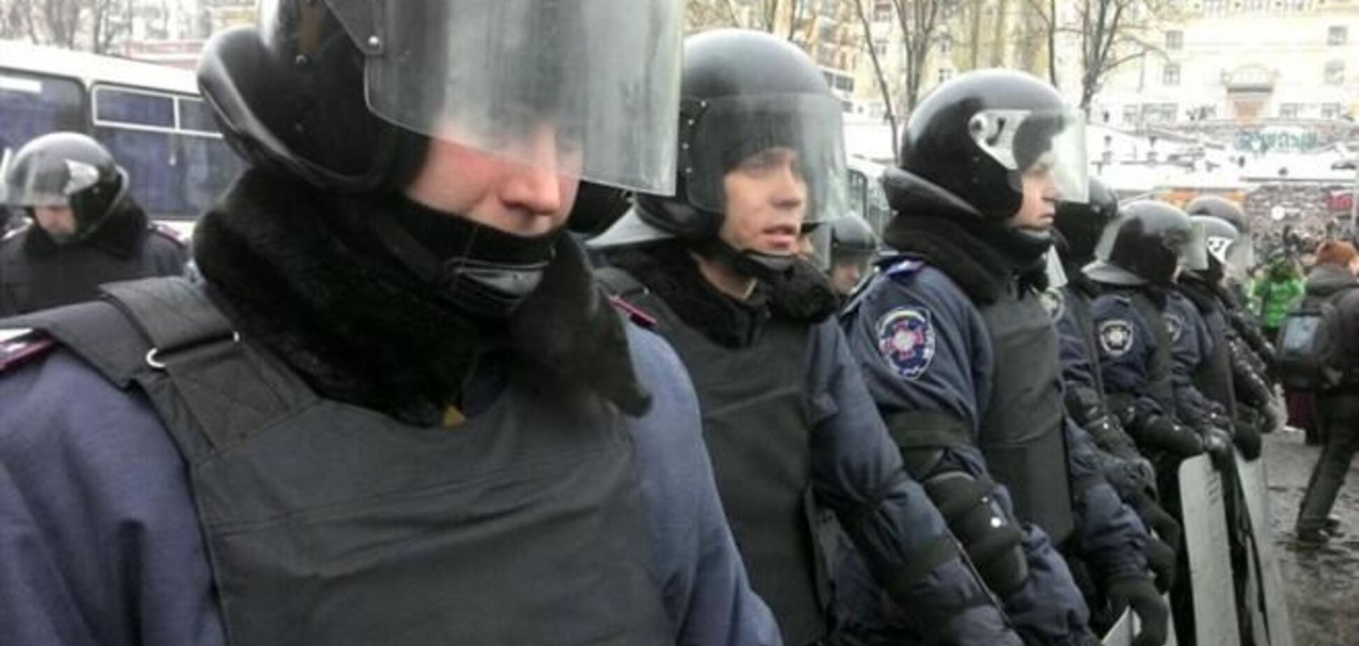 Бойцы ВВ превратили школы в центре Киева в свои казармы