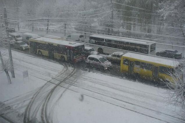 В Виннице грабители с топором, напав на обменник, вынесли 100 тыс. гривен