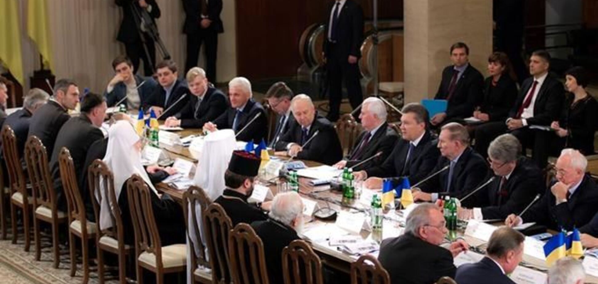 Янукович і лідери опозиції не з'явилися на круглий стіл Кравчука