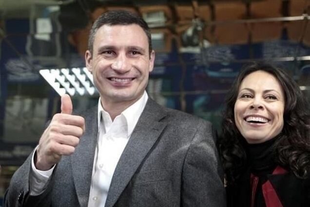 Жена Кличко показала свои детские фото