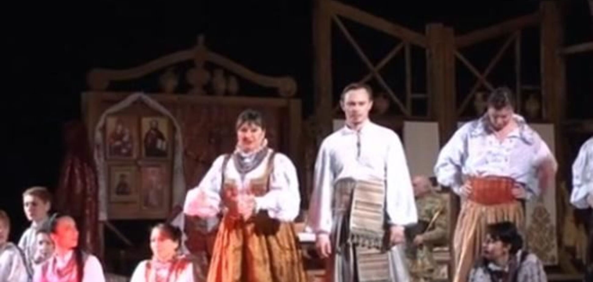 Черкасские актеры во время спектакля заговорили о задолженности по зарплате