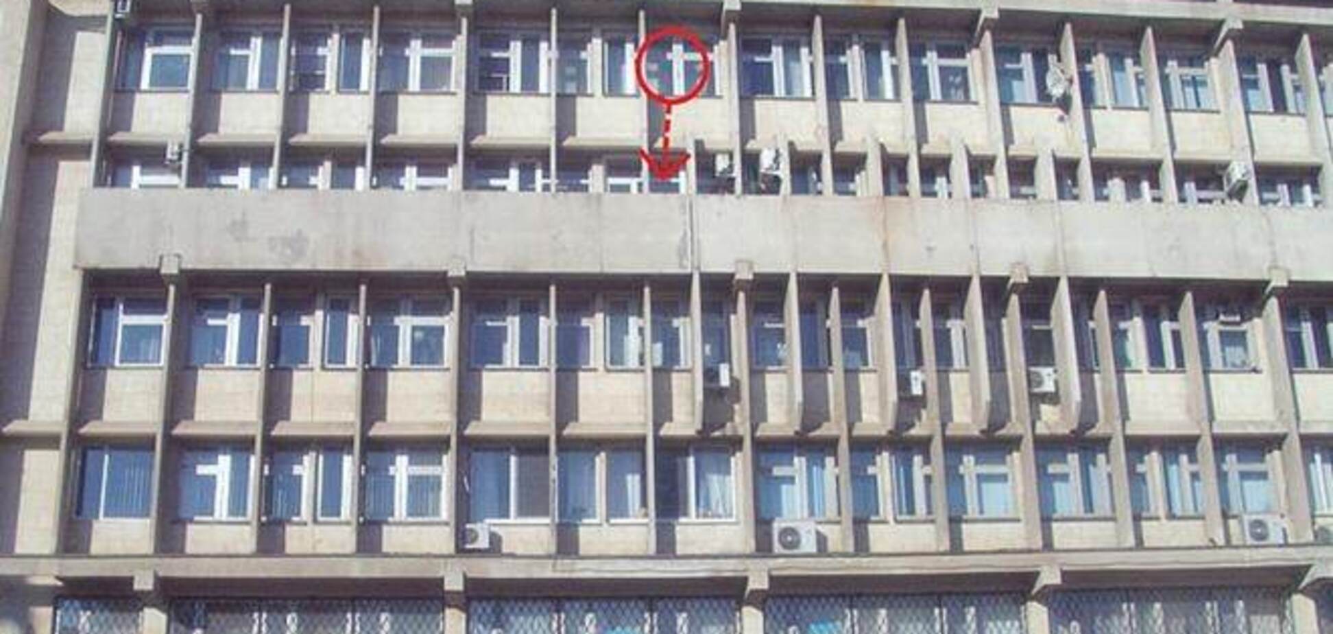 В Алушті голий чоловік вистрибнув з вікна міськради