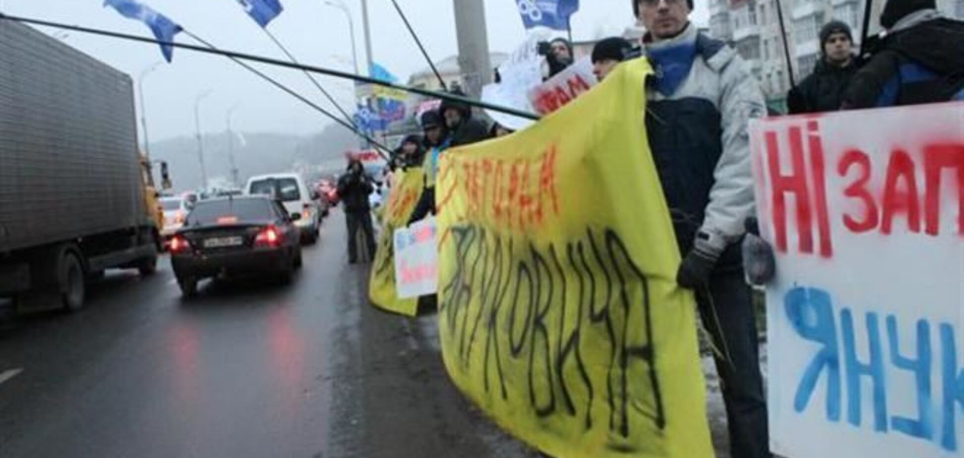 Активисты грозятся не пускать на работу Януковича и правительство