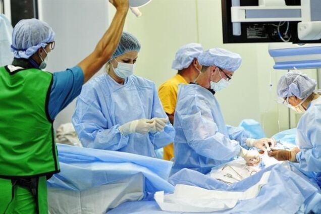 У Франції 75-річний пацієнт після пересадки штучного серця йде на поправку