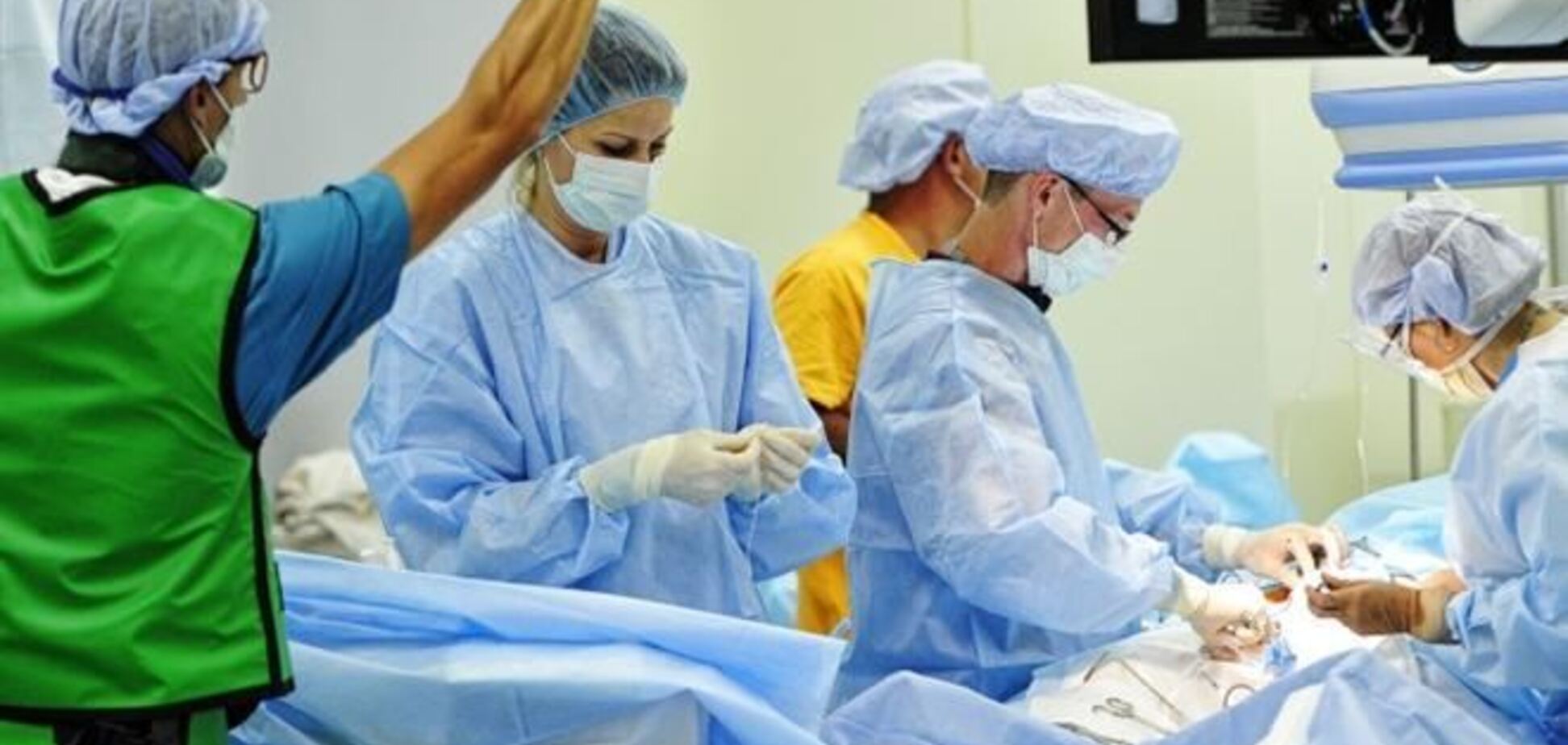 Во Франции 75-летний пациент после пересадки искусственного сердца идет на поправку