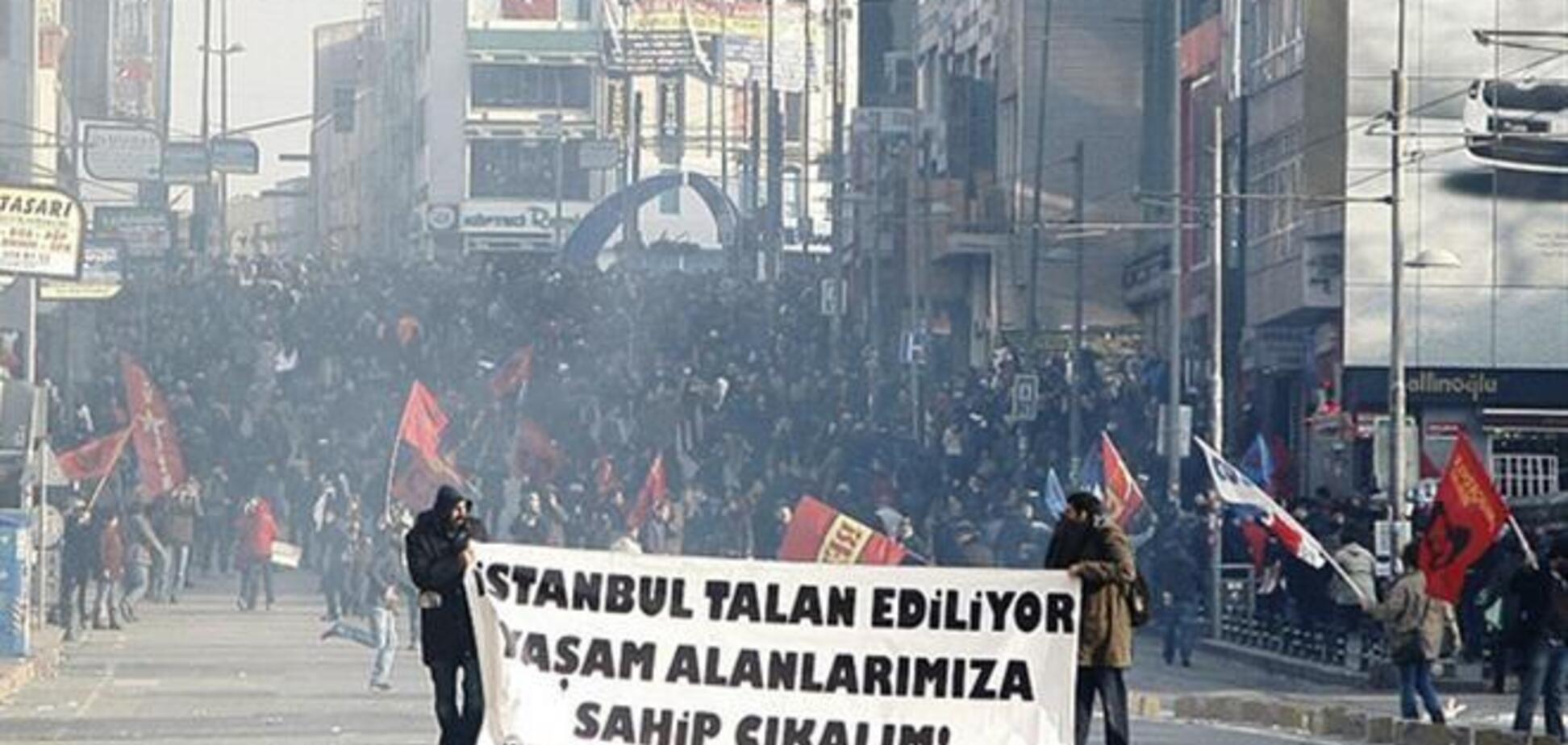 У Туреччині протести опозиції розігнали кулями і водометами