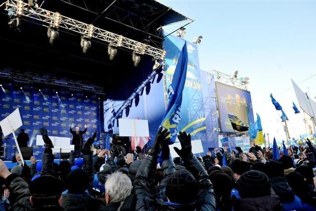 Регионалы приостанавливают Антимайдан