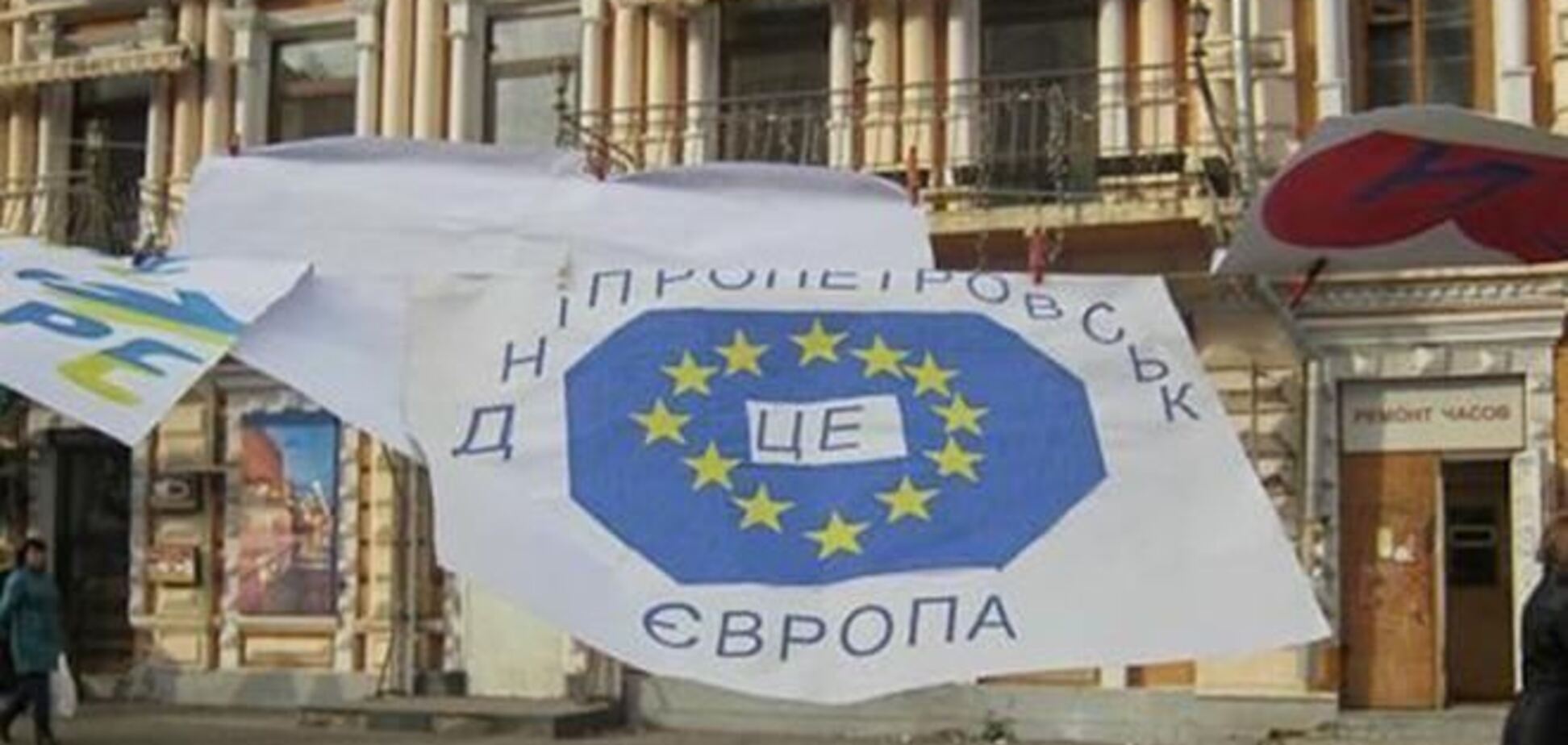 В Днепропетровске на ёлку повесили записки с пожеланиями отставки власти