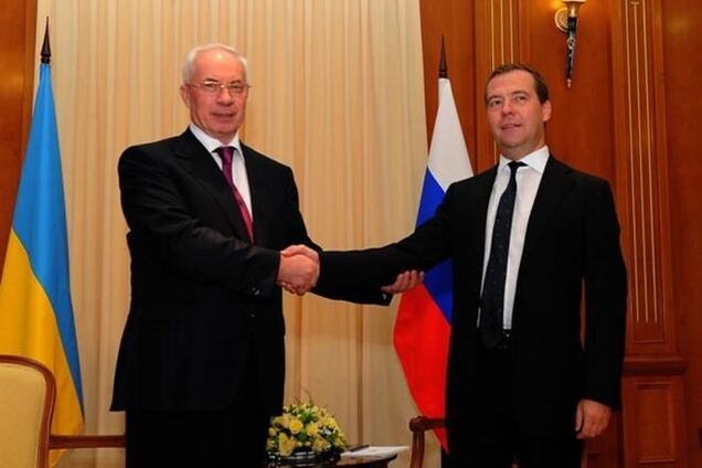 У Медведева рассказали, о чем будут говорить с Азаровым