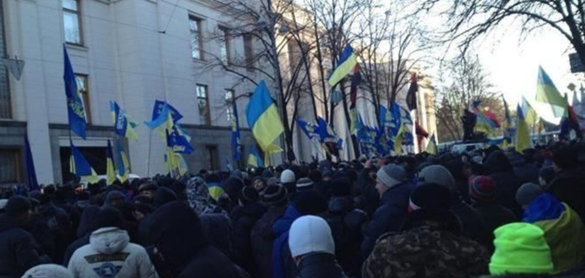 Евромайдановцы планируют начать бессрочную блокировку АП