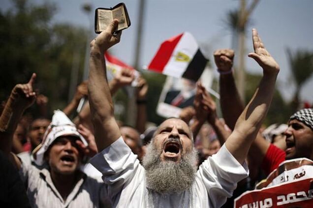 Около 500 активистов 'Братьев- мусульман' объявили голодовку в тюрьме