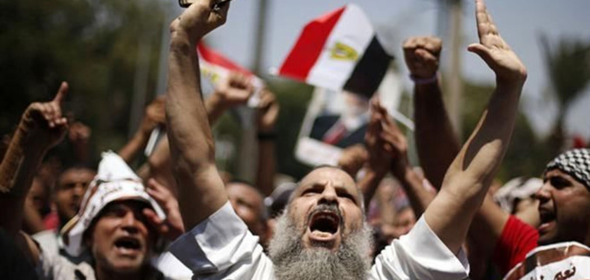 Около 500 активистов 'Братьев- мусульман' объявили голодовку в тюрьме