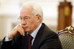 Азаров летить до Москви говорити про Митний союз