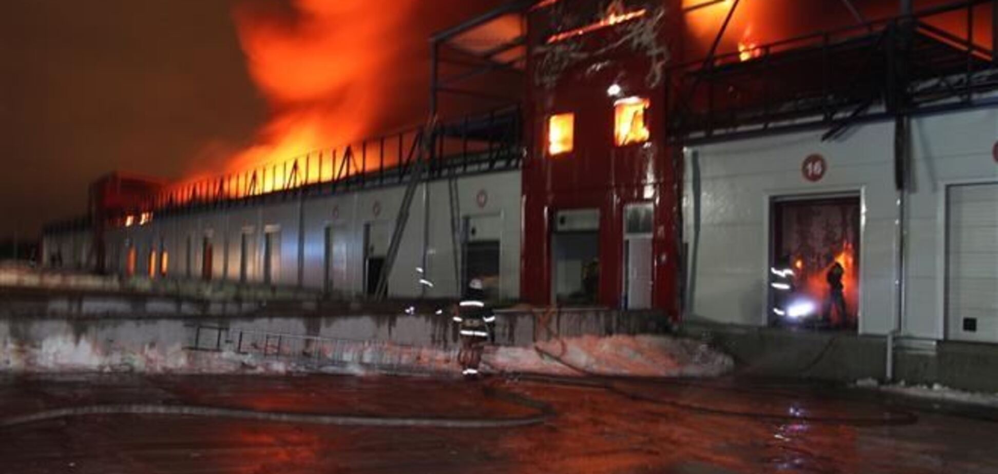 Крупный пожар на рынке 'Столичный' в Киеве: погибли 4 человека