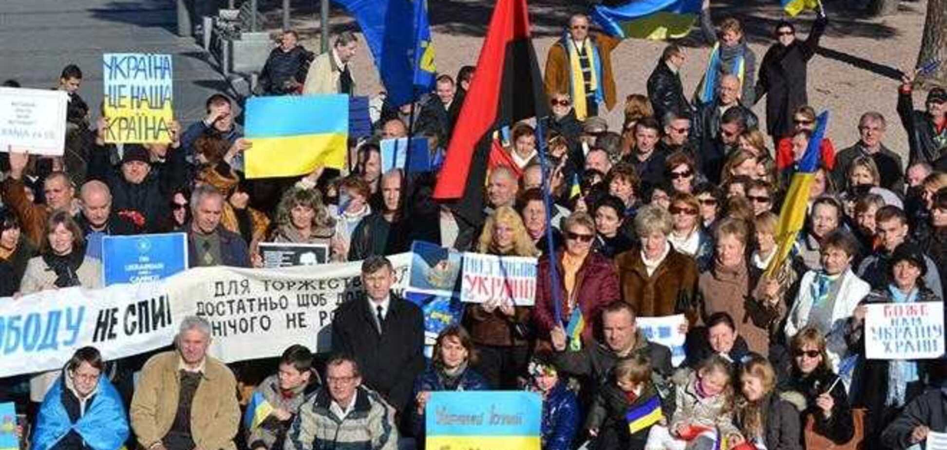 В 10 городах Европы и США прошли очередные Евромайданы