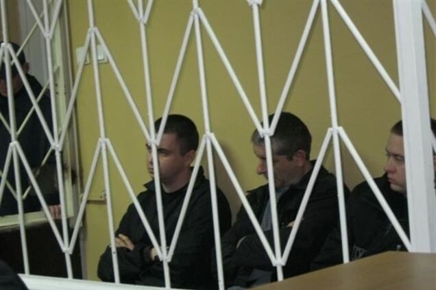 Донецким правоохранителям, которые издевались над человеком, суд вернул звания 