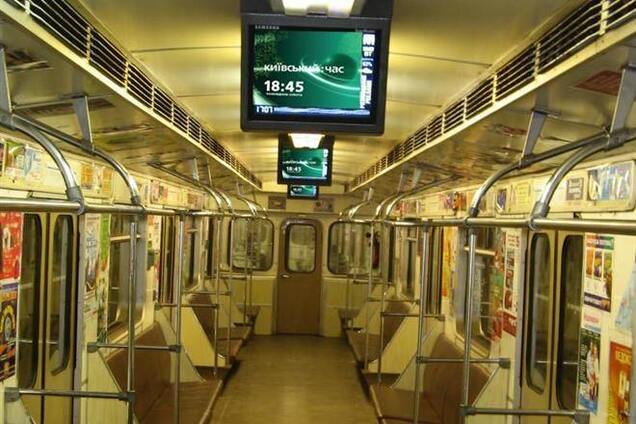 В киевском метро исчезнут мониторы с рекламой
