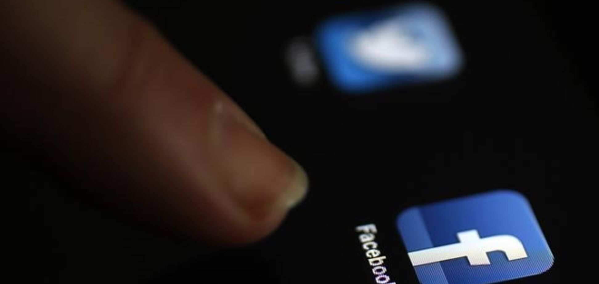 Facebook лидирует по продажам рекламы в Интернете
