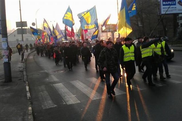 Соломенскую РГА пикетируют около 200 евромайдановцев