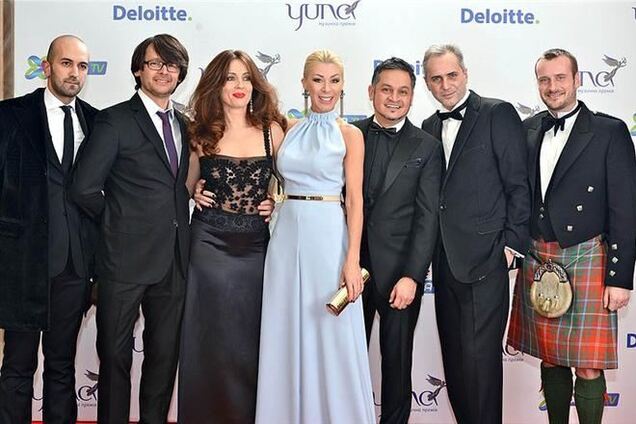 Сплетни года: от неравных браков до политических компроматов