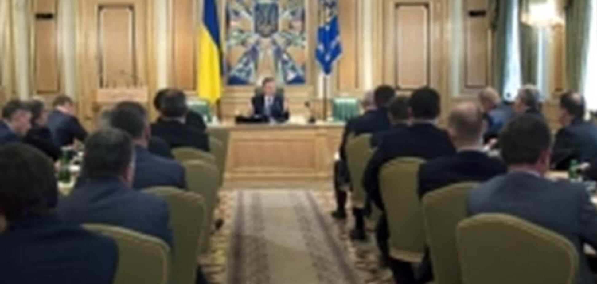 Янукович заявил, что зарплаты должны выплачиваться день в день