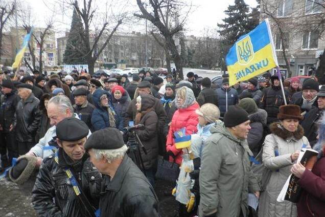 В Кременчуге сторонники Евромайдана выломали двери в фойе горсовета