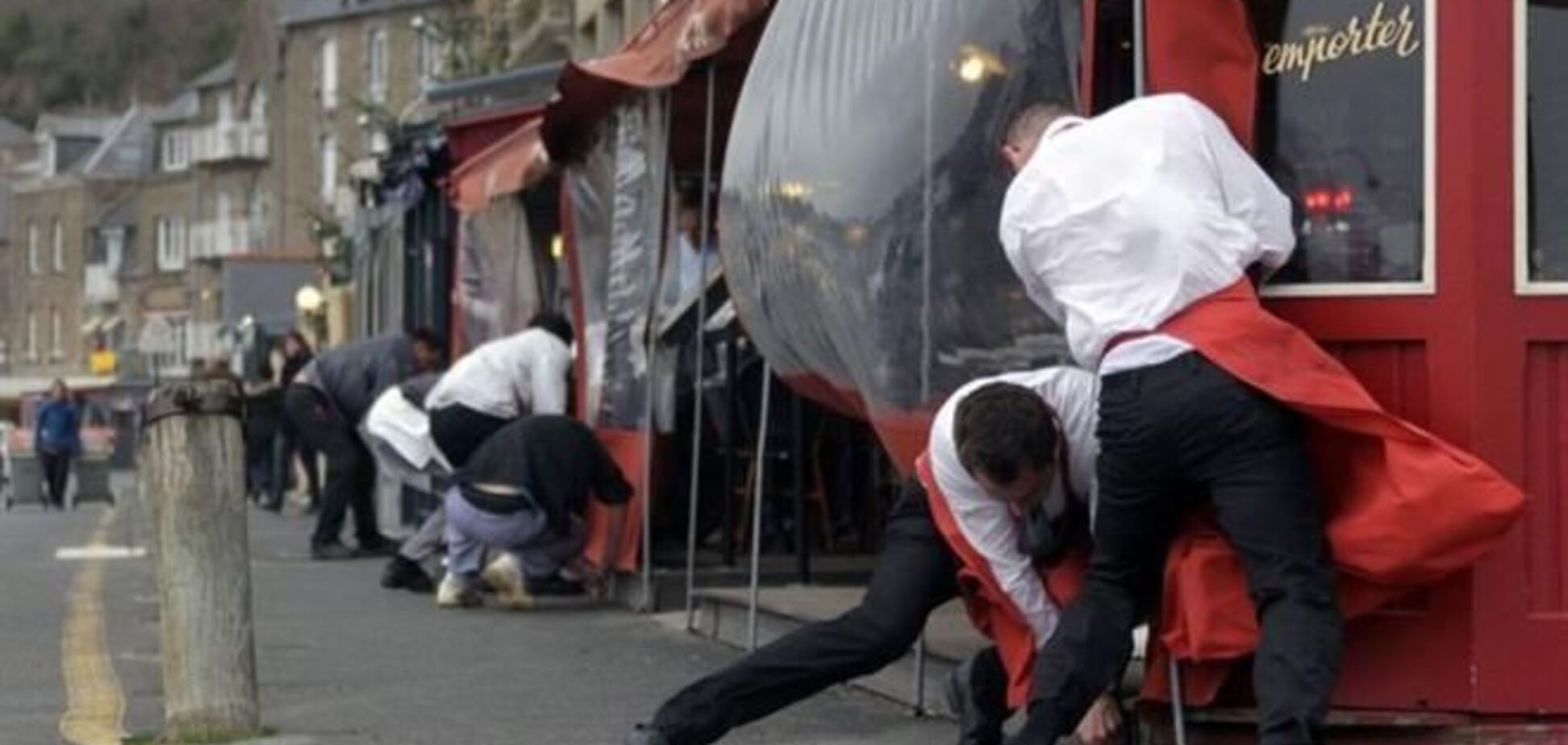 Непогода обесточила 240 тысяч домов во Франции