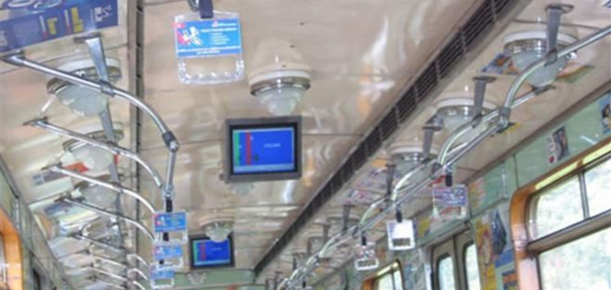 Вагоны киевского метро оставят без видеорекламы из-за миллионного долга