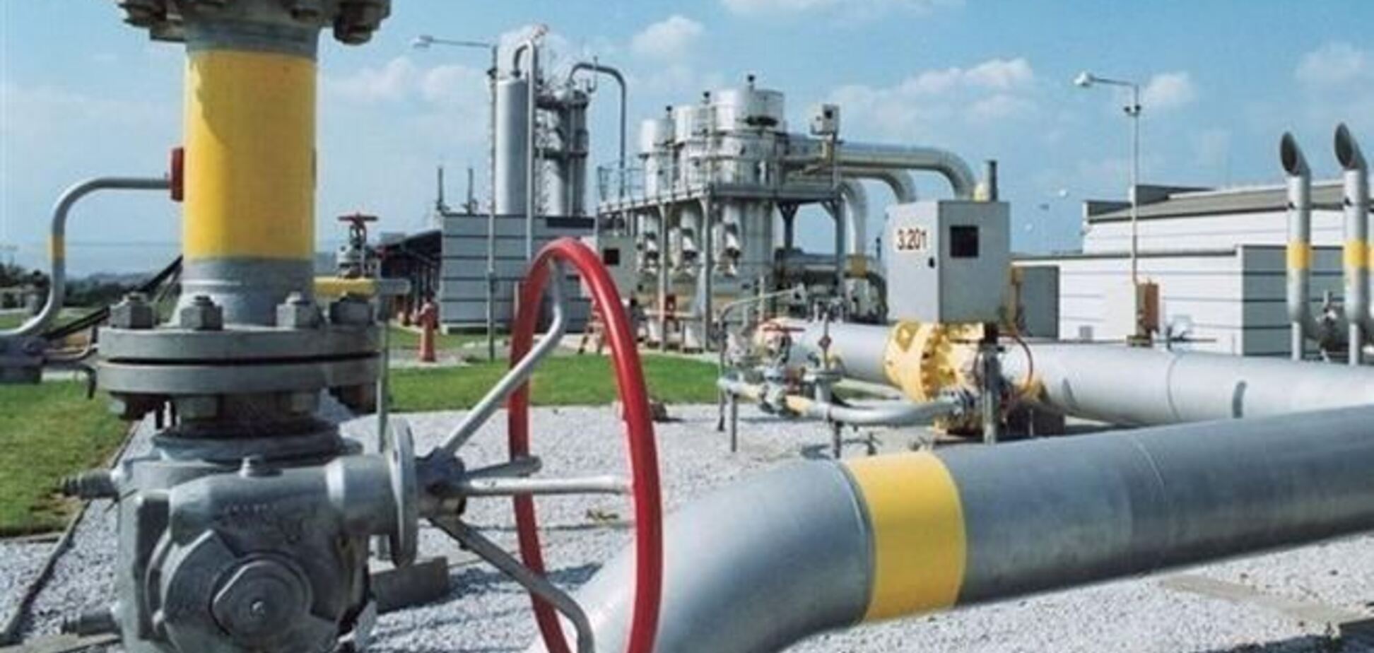 Азаров доволен новой ценой на российский газ для Украины