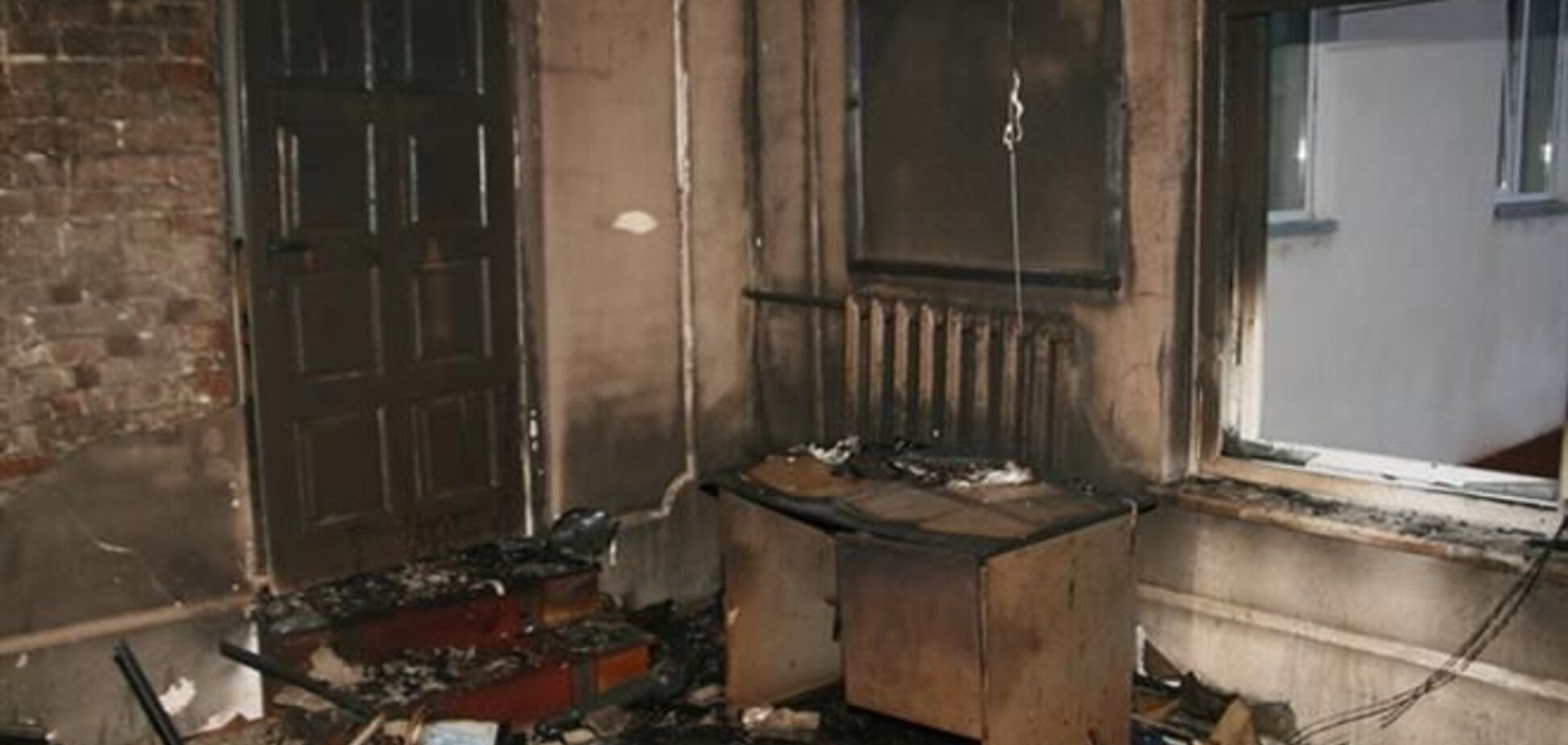 На Тернопільщині згорів офіс Партії регіонів
