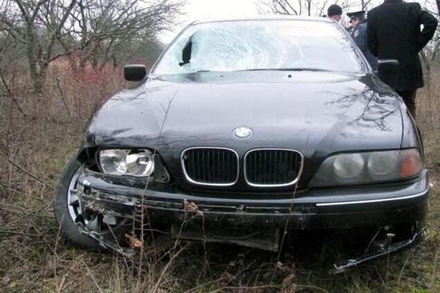 На Буковине пьяный водитель сбил пешехода и спрятал авто на границе