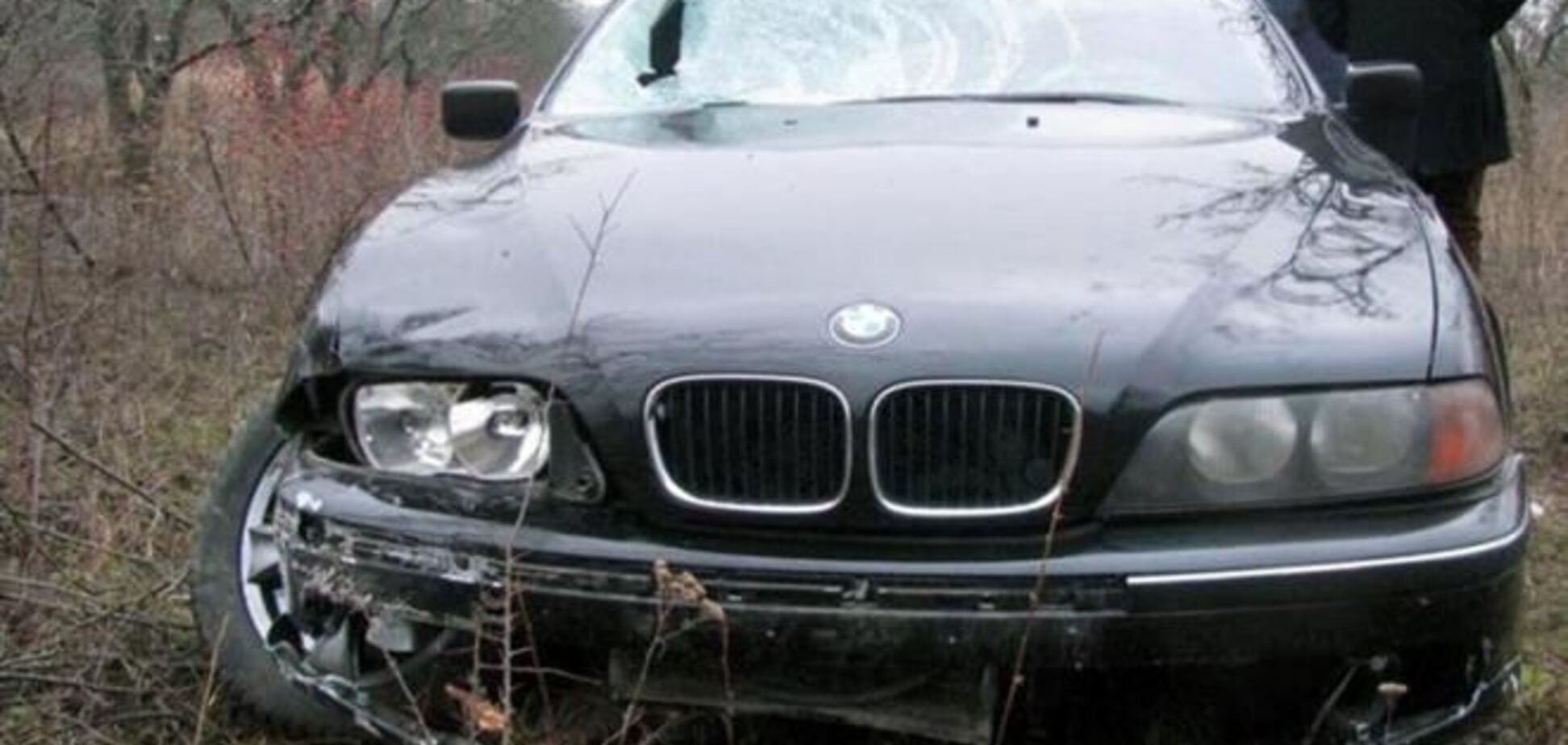 На Буковине пьяный водитель сбил пешехода и спрятал авто на границе