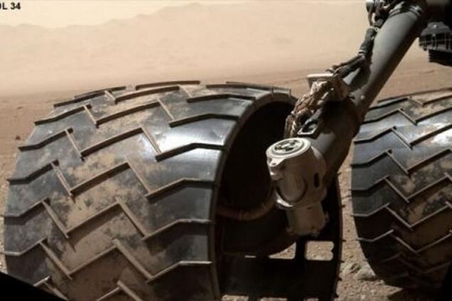 NASA обследует колеса Curiosity
