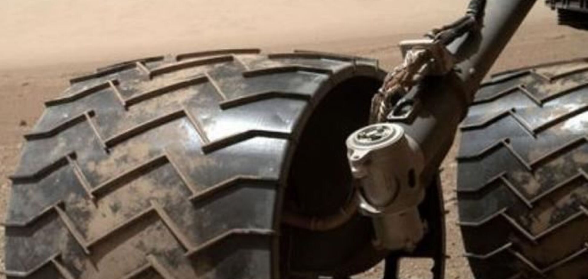 NASA обследует колеса Curiosity