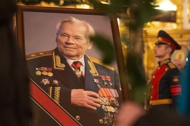 Проститься с Калашниковым пришли почти 60 тысяч человек