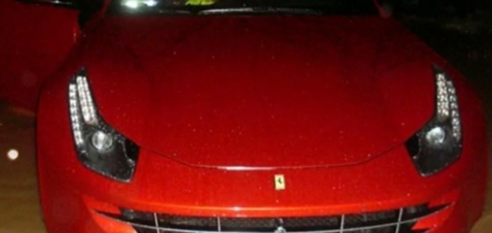 Игрок 'Динамо' Мбокани застрял в луже на своем Ferrari