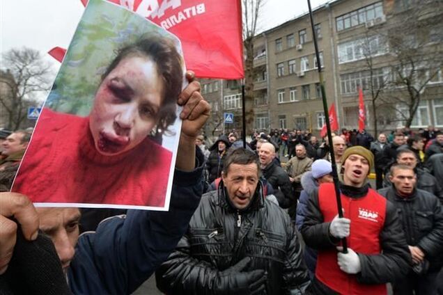 МВС ставить барикади з вантажівками з піском