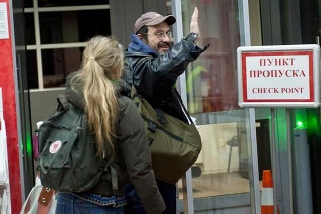 Перший звільнений активіст Greenpeace залишив Росію