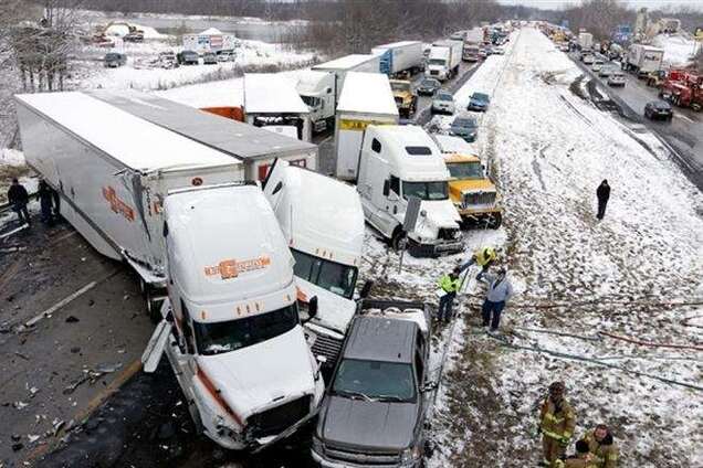Более 35 автомобилей столкнулись из-за снегопада в США