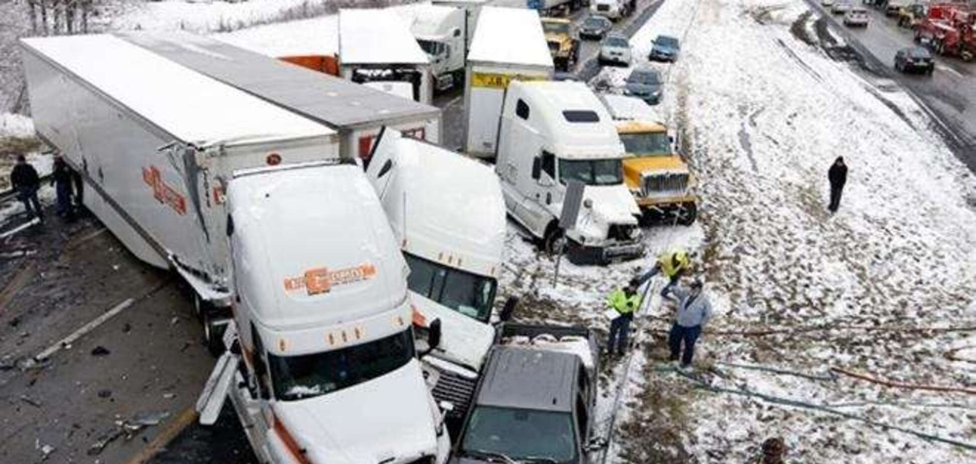 Более 35 автомобилей столкнулись из-за снегопада в США