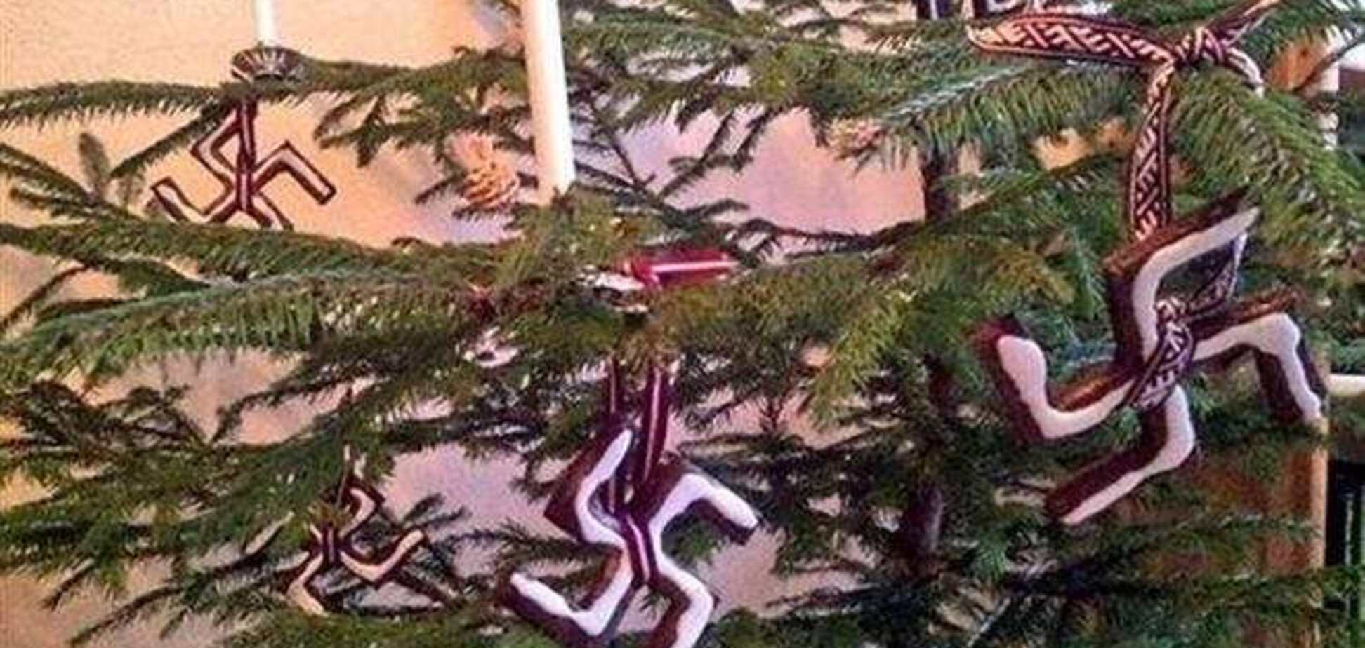 У Латвії політик відсвяткував Різдво під свастикою